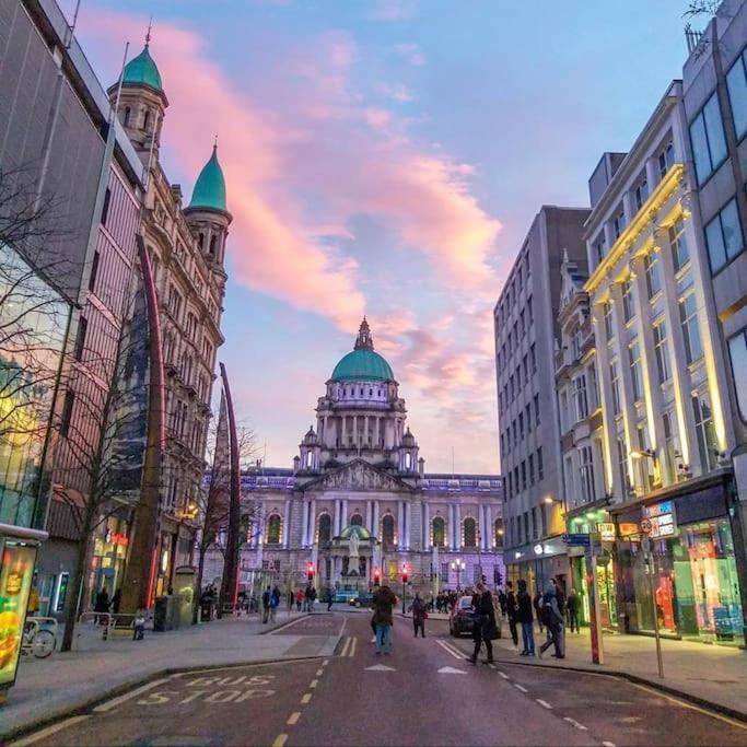 Vibrant City Centre Townhouse With Free Parking Rare Outdoor Patio Belfast Exterior foto